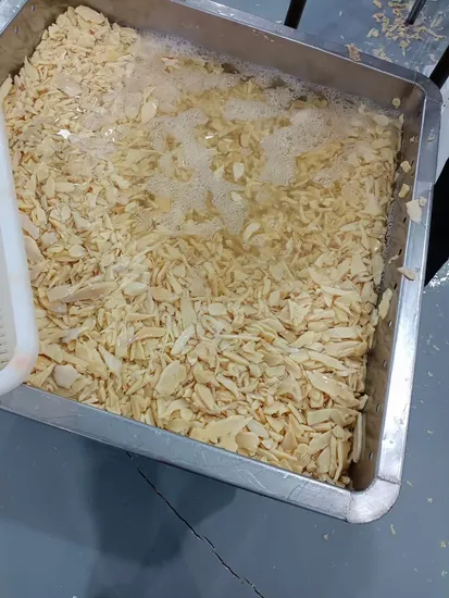 So2의 버섯, 식초의 버섯, 소금물에 있는 버섯, 드럼에 보존된 버섯, 좋은 품질, 저렴한 가격